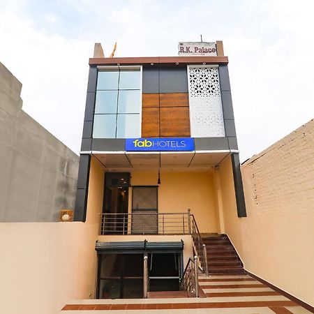 Fabhotel Rk Palace Ayodhya Esterno foto