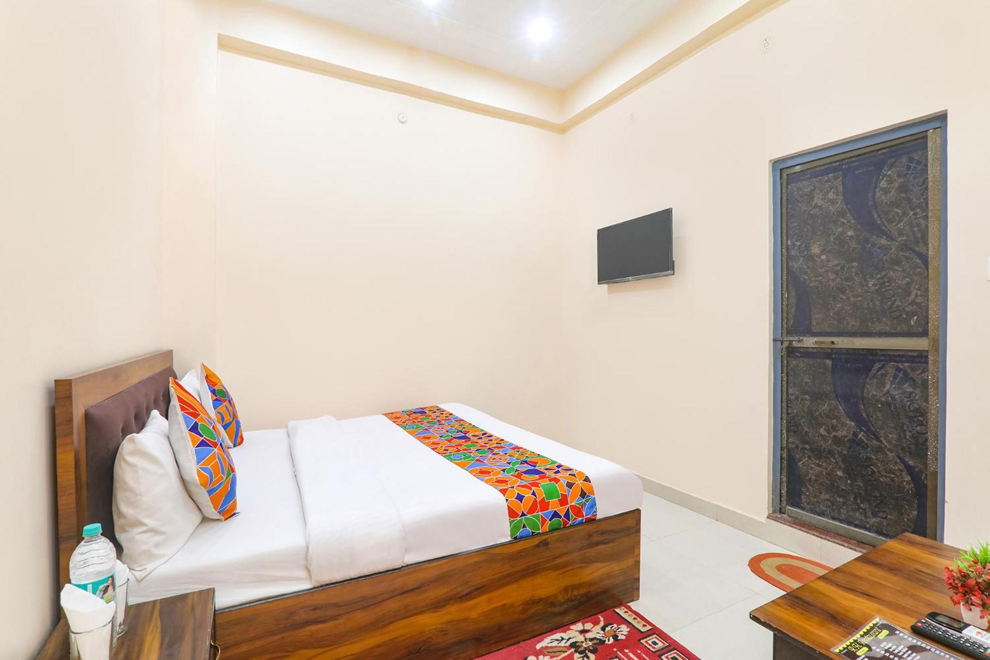 Fabhotel Rk Palace Ayodhya Esterno foto