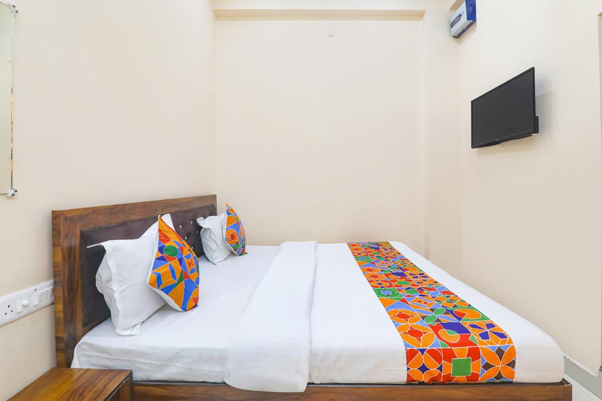 Fabhotel Rk Palace Ayodhya Esterno foto