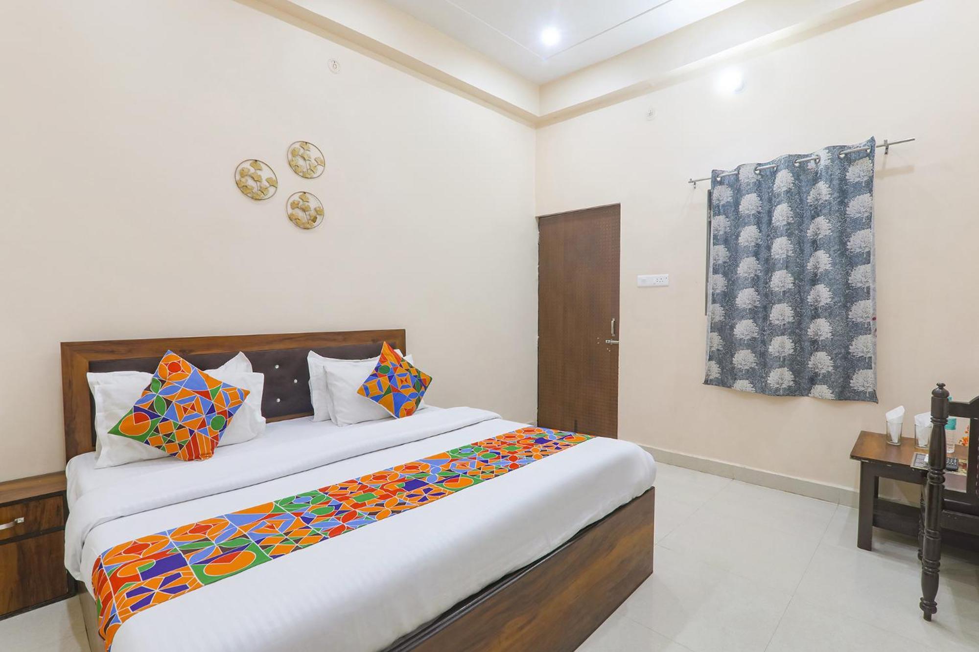 Fabhotel Rk Palace Ayodhya Esterno foto