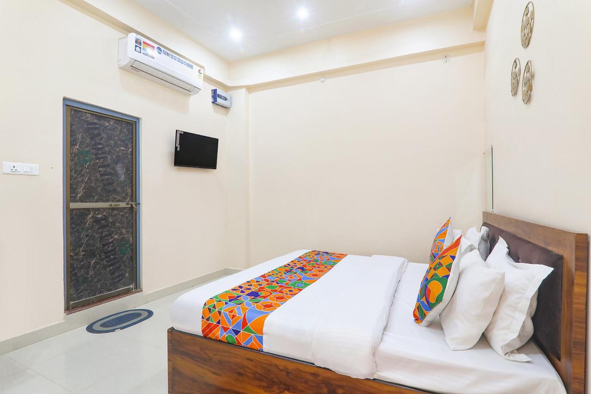 Fabhotel Rk Palace Ayodhya Esterno foto