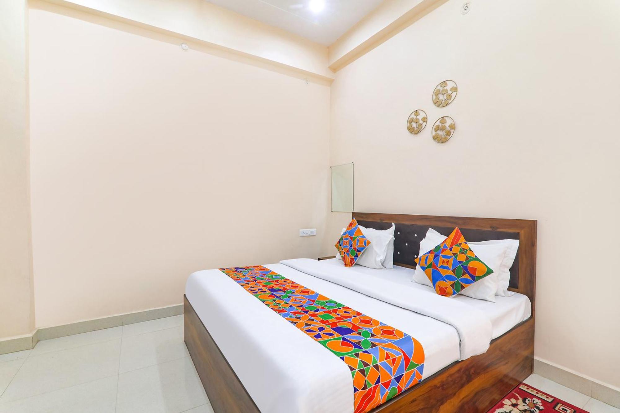 Fabhotel Rk Palace Ayodhya Esterno foto
