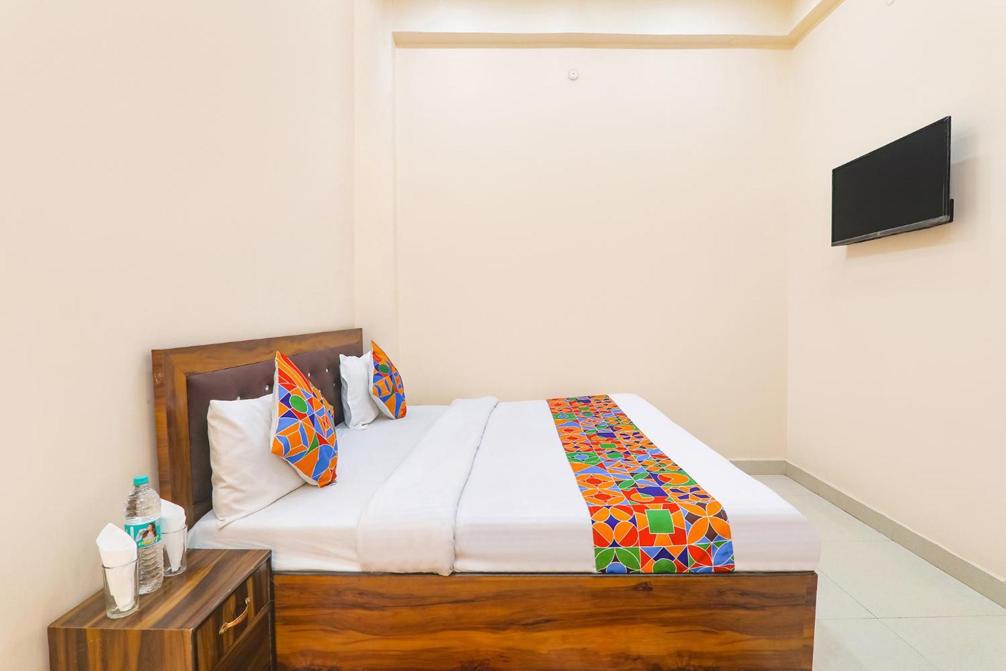 Fabhotel Rk Palace Ayodhya Esterno foto